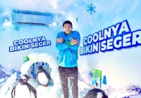 Jonathan Christie yang sedang berpose kedinginan di dalam Insto Cool Truck yang merupakan PR Activation Insto yang dilakukan oleh Crimson Agency