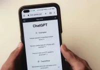 Sofware pencari AI seperti ChatGPT yang kini semakin banyak digunakan untuk mencari informasi mengharuskan brand untuk melakukan AI Search Optimization sebagai salah satu strategi digital marketing.
